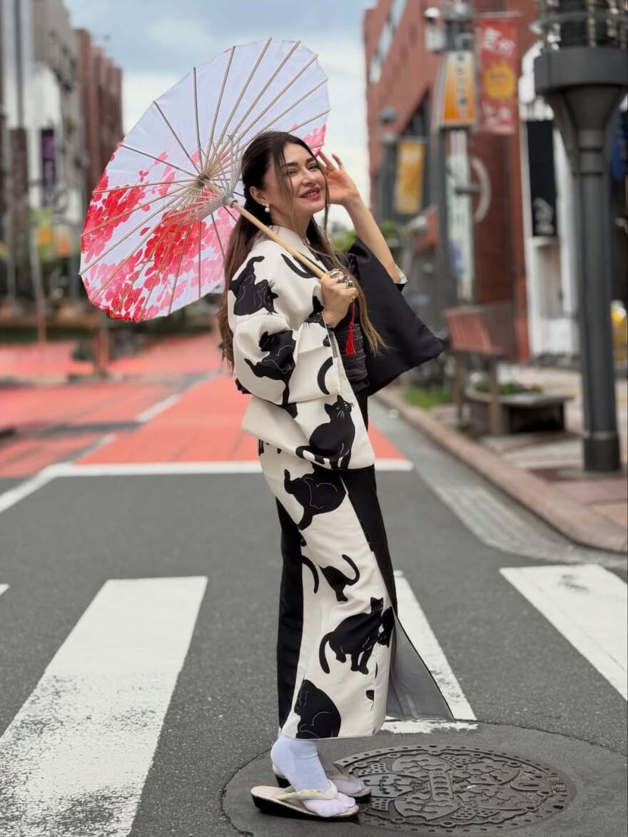 Ταξίδι στην Ιαπωνία για την Αποστολία Ζώη, οι πόζες με παραδοσιακό κιμονό 