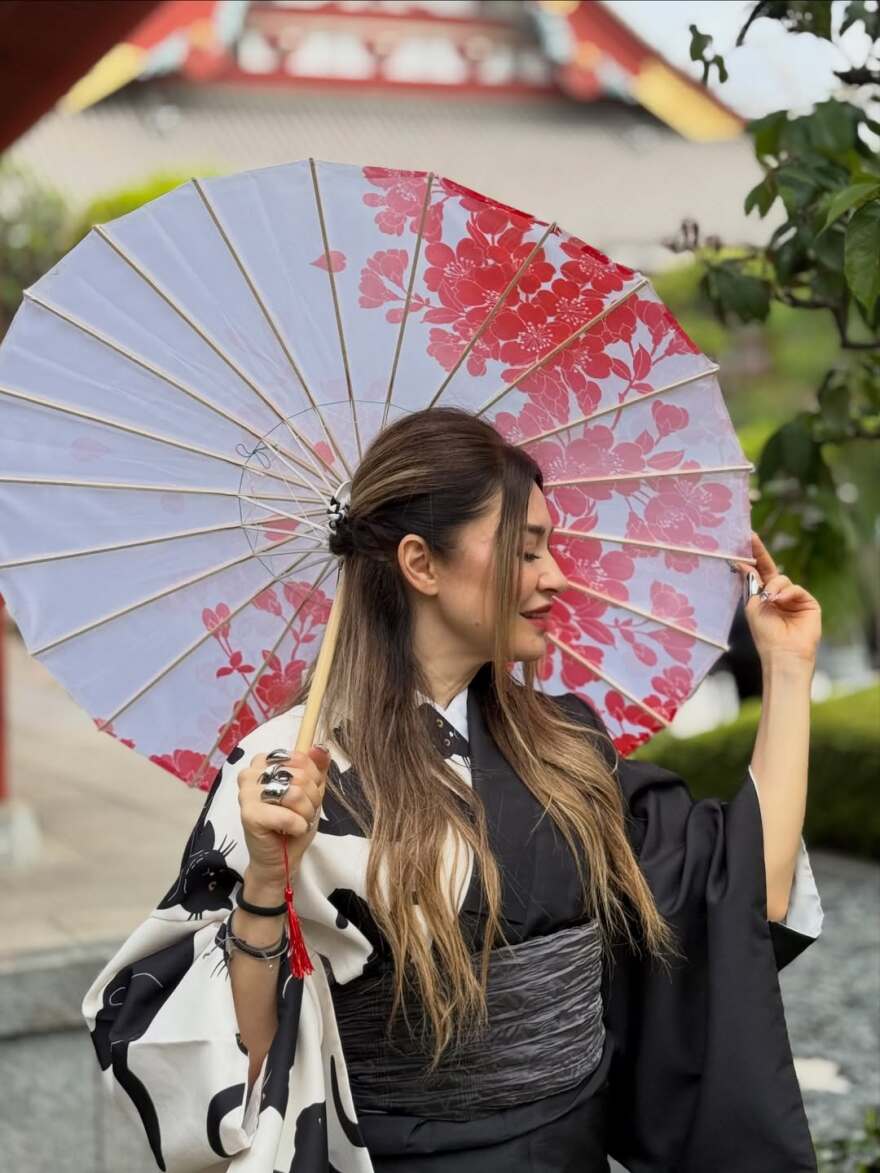 Ταξίδι στην Ιαπωνία για την Αποστολία Ζώη, οι πόζες με παραδοσιακό κιμονό 