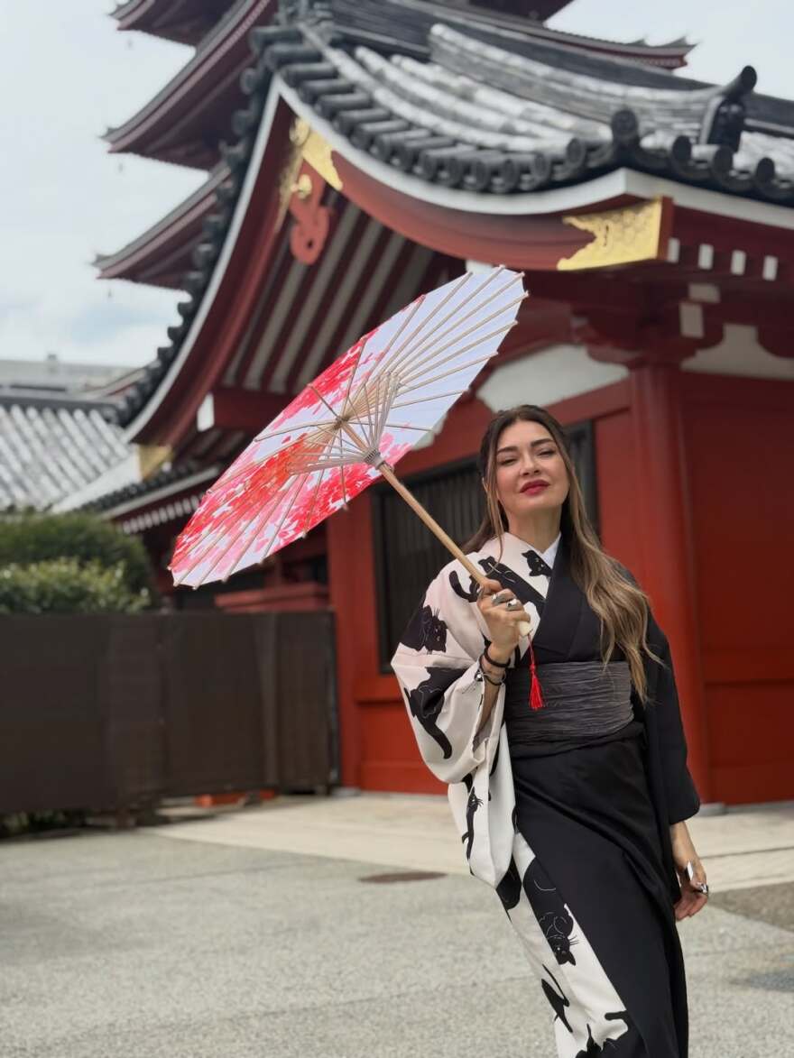 Ταξίδι στην Ιαπωνία για την Αποστολία Ζώη, οι πόζες με παραδοσιακό κιμονό 