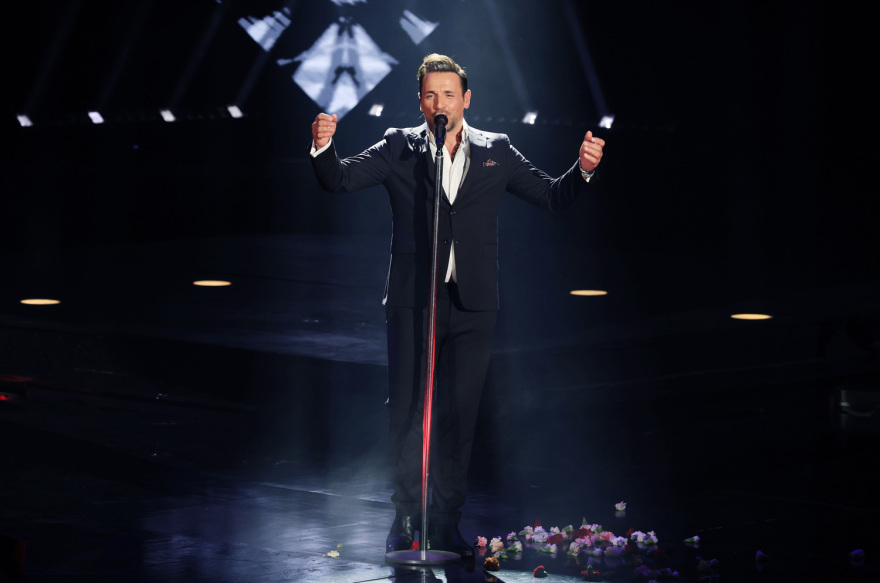 Το μεγάλο παζάρι της αθηναϊκής νύχτας: Ποιος τραγουδάει πού, το δίλημμα του Ρέμου, Οικονομόπουλος και Βίσση στο κέντρο της Αθήνας, η Λιόλιου... κάνει λογαριασμό