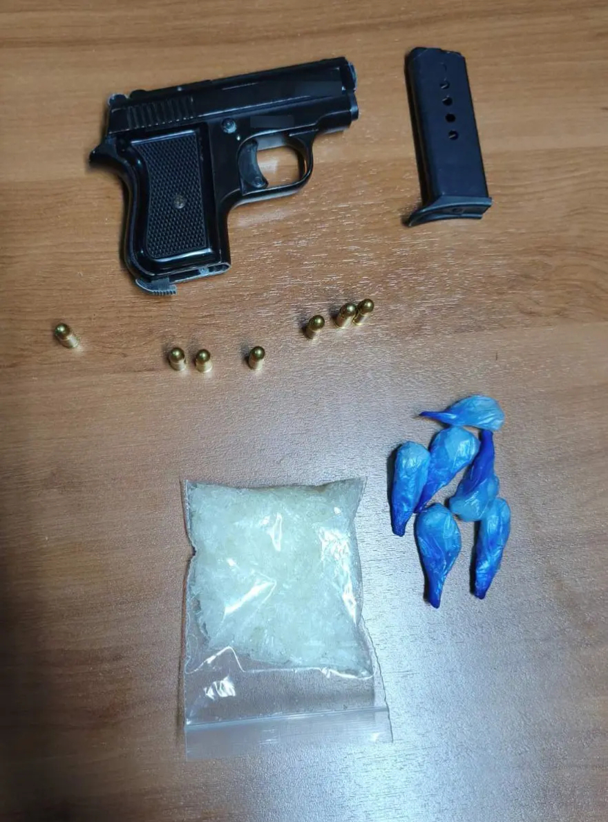 Συνελήφθη 35χρονος για απόπειρα ανθρωποκτονίας της συντρόφου στον Άγιο Παντελεήμονα, την απείλησε με όπλο
