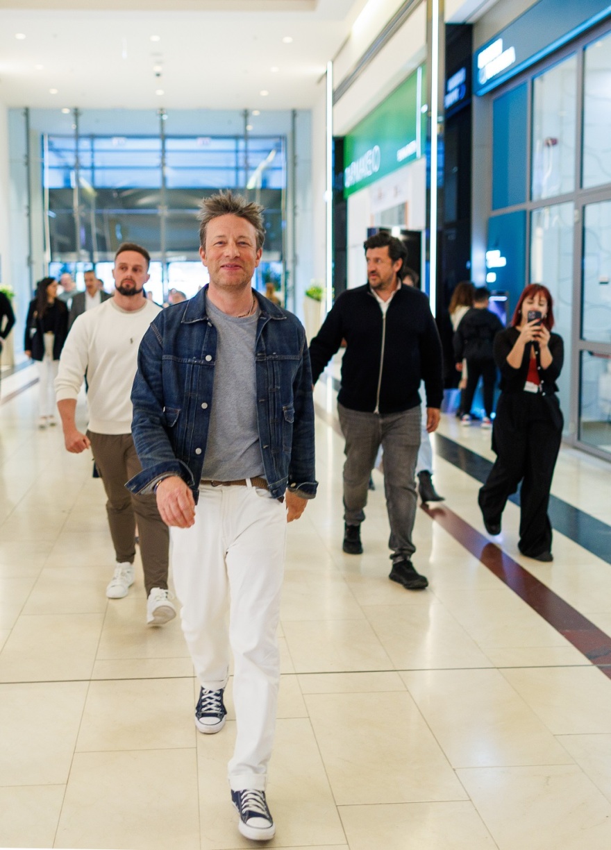 Jamie Oliver Kitchen στο Golden Hall: Μια γαστρονομική εμπειρία που συμπληρώνει το shopping 