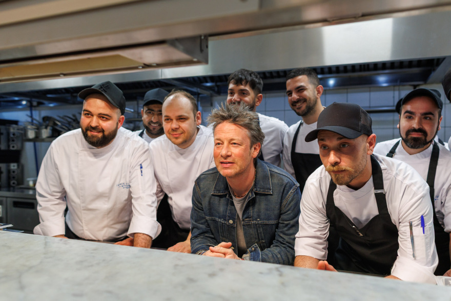 Jamie Oliver Kitchen στο Golden Hall: Μια γαστρονομική εμπειρία που συμπληρώνει το shopping 