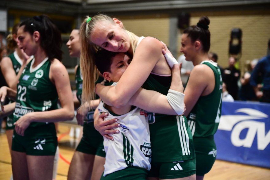 Παναθηναϊκός: Σήκωσε την κούπα, δάκρυσε και αποθεώθηκε η Πέννυ Ρόγκα, βίντεο και φωτογραφίες 