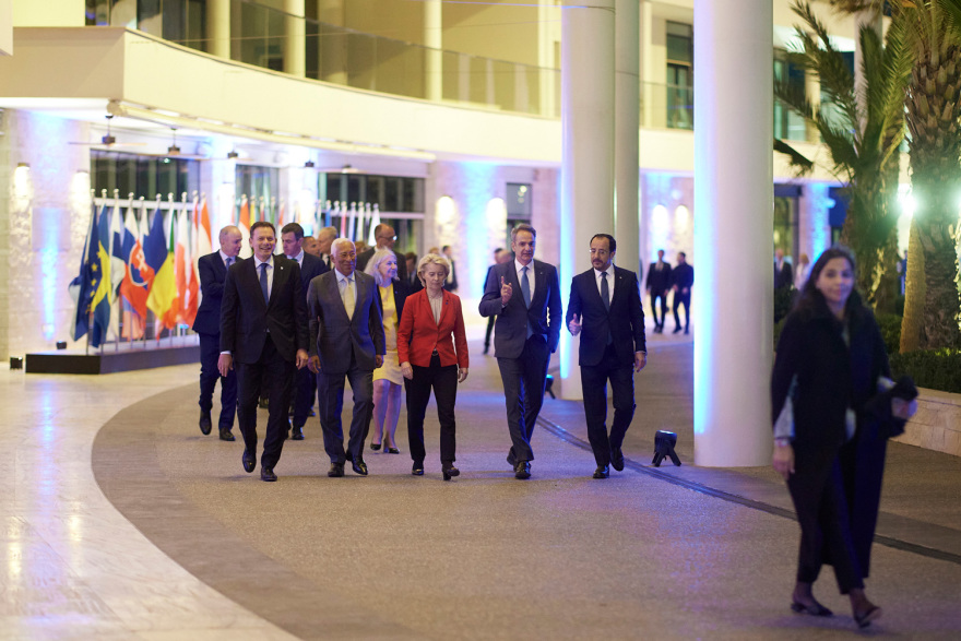 Στην Κύπρο ο Μητσοτάκης: Βήμα προς την σωστή κατεύθυνση το δάνειο των €90 δισ. στην Ουκρανία