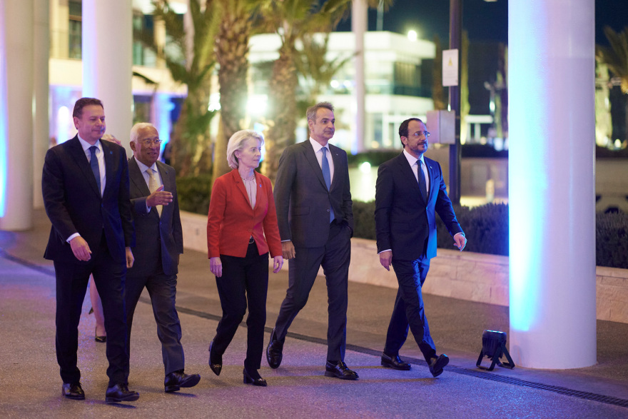 Στην Κύπρο ο Μητσοτάκης: Βήμα προς την σωστή κατεύθυνση το δάνειο των €90 δισ. στην Ουκρανία