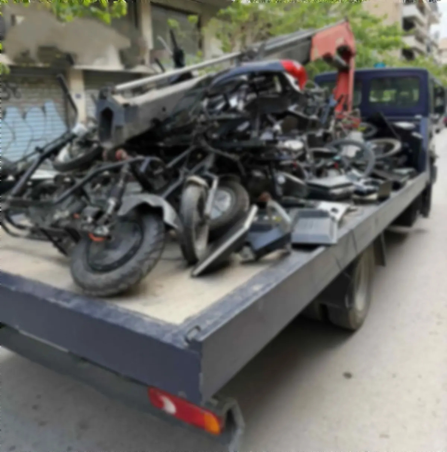 Αποθήκευαν και αποσυναρμολογούσαν κλεμμένα δίκυκλα σε διαμέρισμα στον Άγιο Παντελεήμονα
