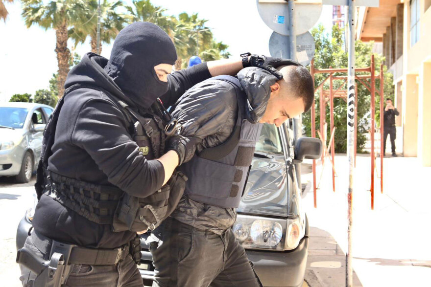 Με σκυμμένα κεφάλια ο 20χρονος, ο 18χρονος και τα δύο κορίτσια στον εισαγγελέα για τη δολοφονία του 27χρονου στον Άγιο Δημήτριο