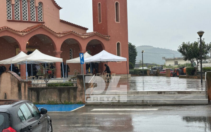 Θρήνος στην κηδεία της 43χρονης Ελευθερίας Γιακουμάκη, συντετριμμένη η οικογένειά της