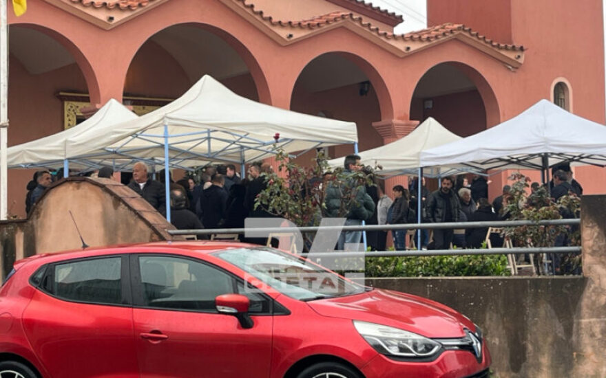 Θρήνος στην κηδεία της 43χρονης Ελευθερίας Γιακουμάκη, συντετριμμένη η οικογένειά της