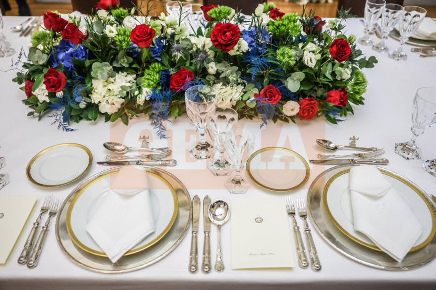 Αποκλειστικές εικόνες και βίντεο από το Προεδρικό μέγαρο, λίγο πριν το δείπνο του Τασούλα σε Μακρόν - Μητσοτάκη