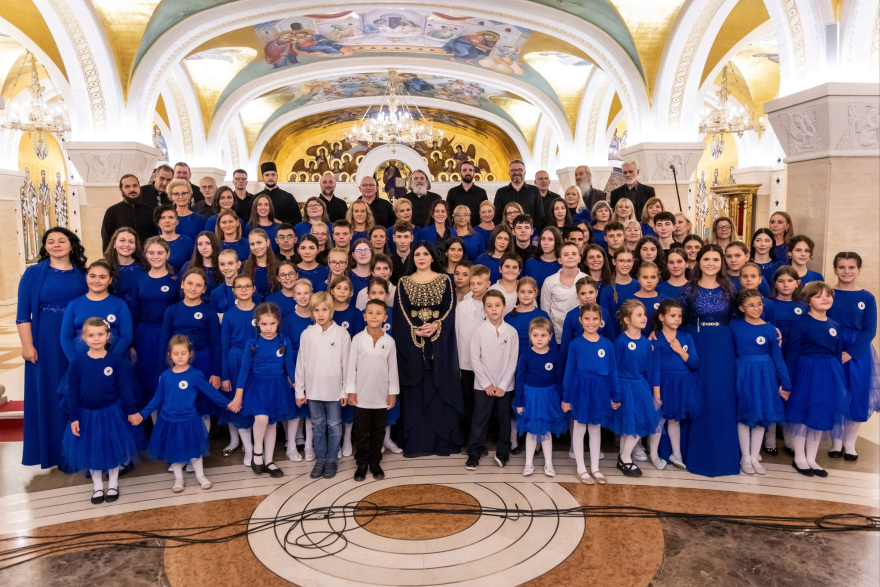 Μία γυναίκα στο ψαλτήρι: Η Νεκταρία Καραντζή σπάει τα στερεότυπα στην εκκλησία μέσα από τη διαδρομή της