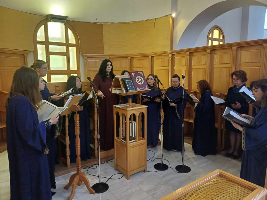 Μία γυναίκα στο ψαλτήρι: Η Νεκταρία Καραντζή σπάει τα στερεότυπα στην εκκλησία μέσα από τη διαδρομή της