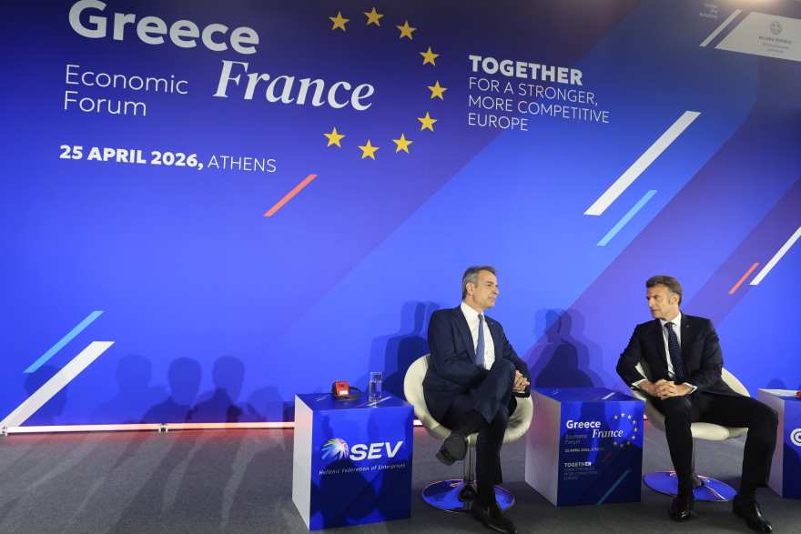 Μακρόν προς Μητσοτάκη: Μοντέλο οικονομικής προόδου η Ελλάδα, η Γαλλία θα επενδύσει περισσότερα