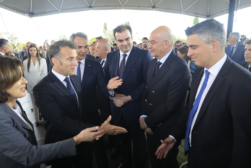 Μακρόν προς Μητσοτάκη: Μοντέλο οικονομικής προόδου η Ελλάδα, η Γαλλία θα επενδύσει περισσότερα