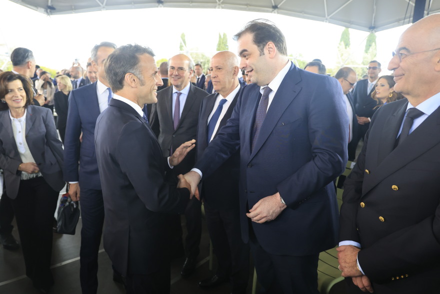 Μακρόν προς Μητσοτάκη: Μοντέλο οικονομικής προόδου η Ελλάδα, η Γαλλία θα επενδύσει περισσότερα