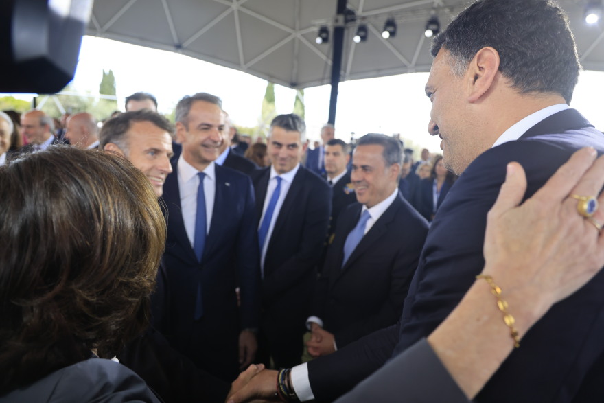 Μακρόν προς Μητσοτάκη: Μοντέλο οικονομικής προόδου η Ελλάδα, η Γαλλία θα επενδύσει περισσότερα