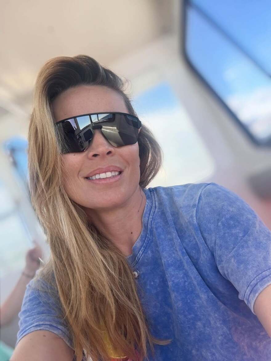 Η Μαριέττα Χρουσαλά κολύμπησε με λευκούς καρχαρίες