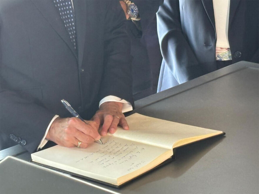 Μητσοτάκης και Μακρόν επιθεώρησαν τη φρεγάτα «Κίμων», δείτε εντυπωσιακές εικόνες και βίντεο