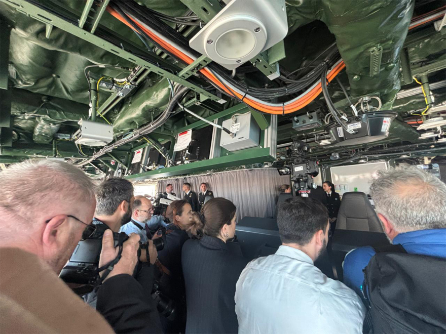 Μητσοτάκης και Μακρόν επιθεωρούν τη φρεγάτα «Κίμων», δείτε live από τον Πειραιά