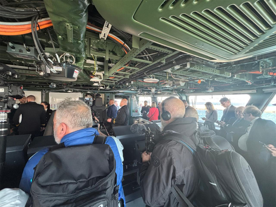 Μητσοτάκης και Μακρόν επιθεωρούν τη φρεγάτα «Κίμων», δείτε live από τον Πειραιά