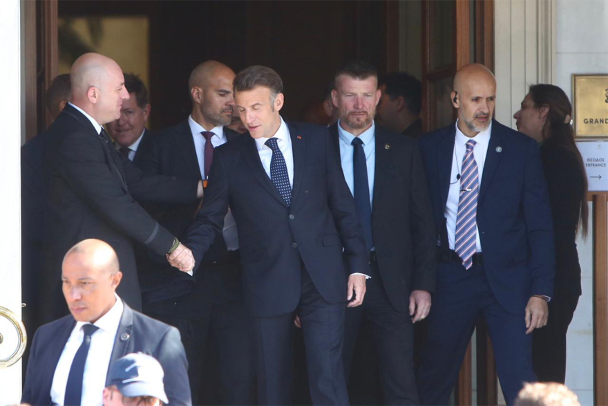 Μητσοτάκης και Μακρόν επιθεωρούν τη φρεγάτα «Κίμων», δείτε live από τον Πειραιά
