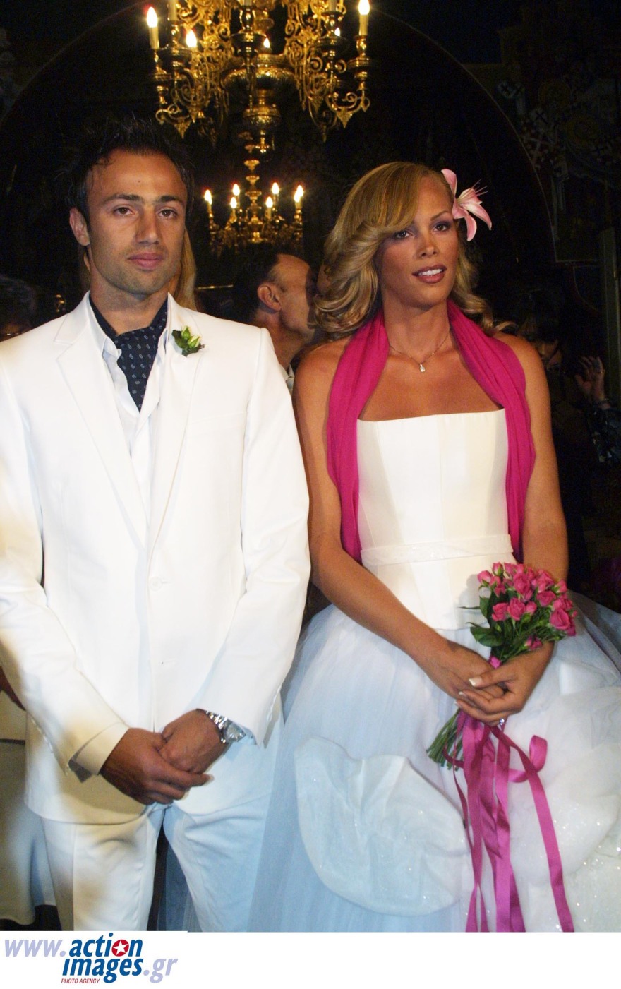 H &zeta;&omega;ή &tau;&omicron;&upsilon; &Chi;&rho;ή&sigma;&tau;&omicron;&upsilon; &Kappa;ό&nu;&tau;&eta; &pi;&omicron;&upsilon; &omicron;&delta;ή&gamma;&eta;&sigma;&epsilon; &tau;&omicron;&nu; &Omicron;&Phi;&Eta; &sigma;&tau;&eta;&nu; &kappa;&omicron;&rho;&upsilon;&phi;ή &mu;&epsilon;&tau;ά &alpha;&pi;ό 39 &chi;&rho;ό&nu;&iota;&alpha;: &Omicron; έ&rho;&omega;&tau;&alpha;&sigmaf; &gamma;&iota;&alpha; &tau;&omicron; &pi;&omicron;&delta;ό&sigma;&phi;&alpha;&iota;&rho;&omicron;, &omicron;&iota; &gamma;&upsilon;&nu;&alpha;ί&kappa;&epsilon;&sigmaf; &tau;&omicron;&upsilon; &kappa;&alpha;&iota; &tau;&omicron; έ&mu;&phi;&rho;&alpha;&gamma;&mu;&alpha;, &beta;ί&nu;&tau;&epsilon;&omicron; &kappa;&alpha;&iota; &phi;&omega;&tau;&omicron;&gamma;&rho;&alpha;&phi;ί&epsilon;&sigmaf; 