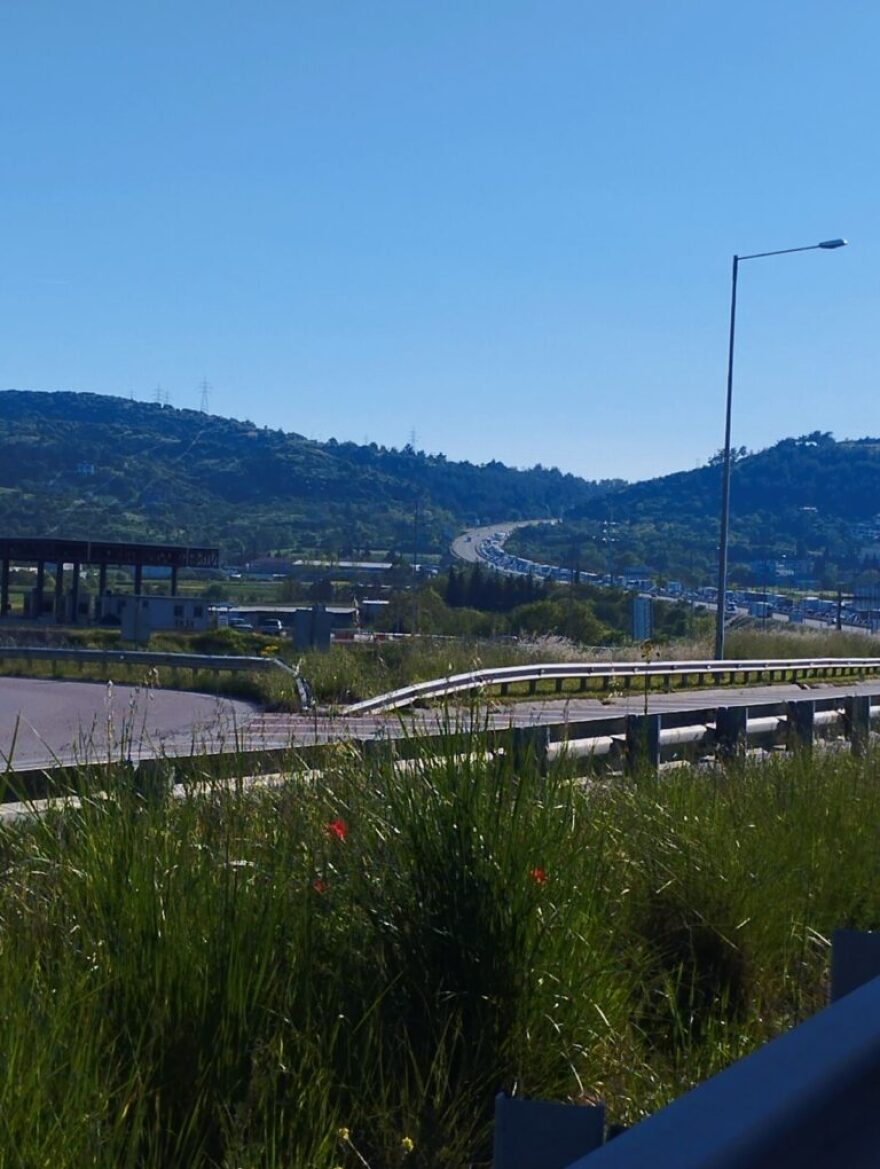 Σε σοβαρή κατάσταση μοτοσικλετιστής μετά από τροχαίο στο Δερβένι Θεσσαλονίκης