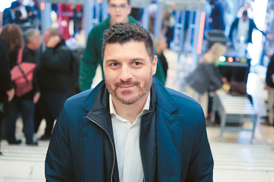 Αρχίζει το ματς στην Κεντροαριστερά, μέσα στον Μάιο τα κόμματα Τσίπρα και Καρυστιανού