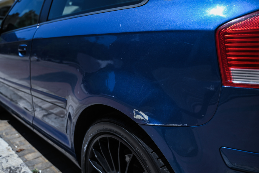 Άγιος Παντελεήμονας: Ηχητικό ντοκουμέντο από τη στιγμή που ο 29χρονος Παλαιστίνιος σε κατάσταση αμόκ σπάει 30 σταθμευμένα ΙΧ 