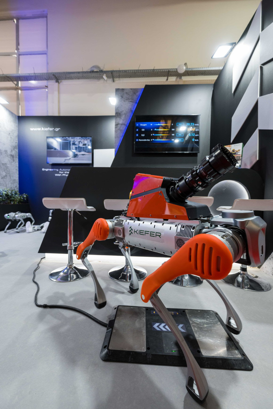 Η KIEFER στην InterAigis 2026: Παρουσιάστηκε το πρώτο τετράποδο πυροσβεστικό ρομπότ στην Ελλάδα  