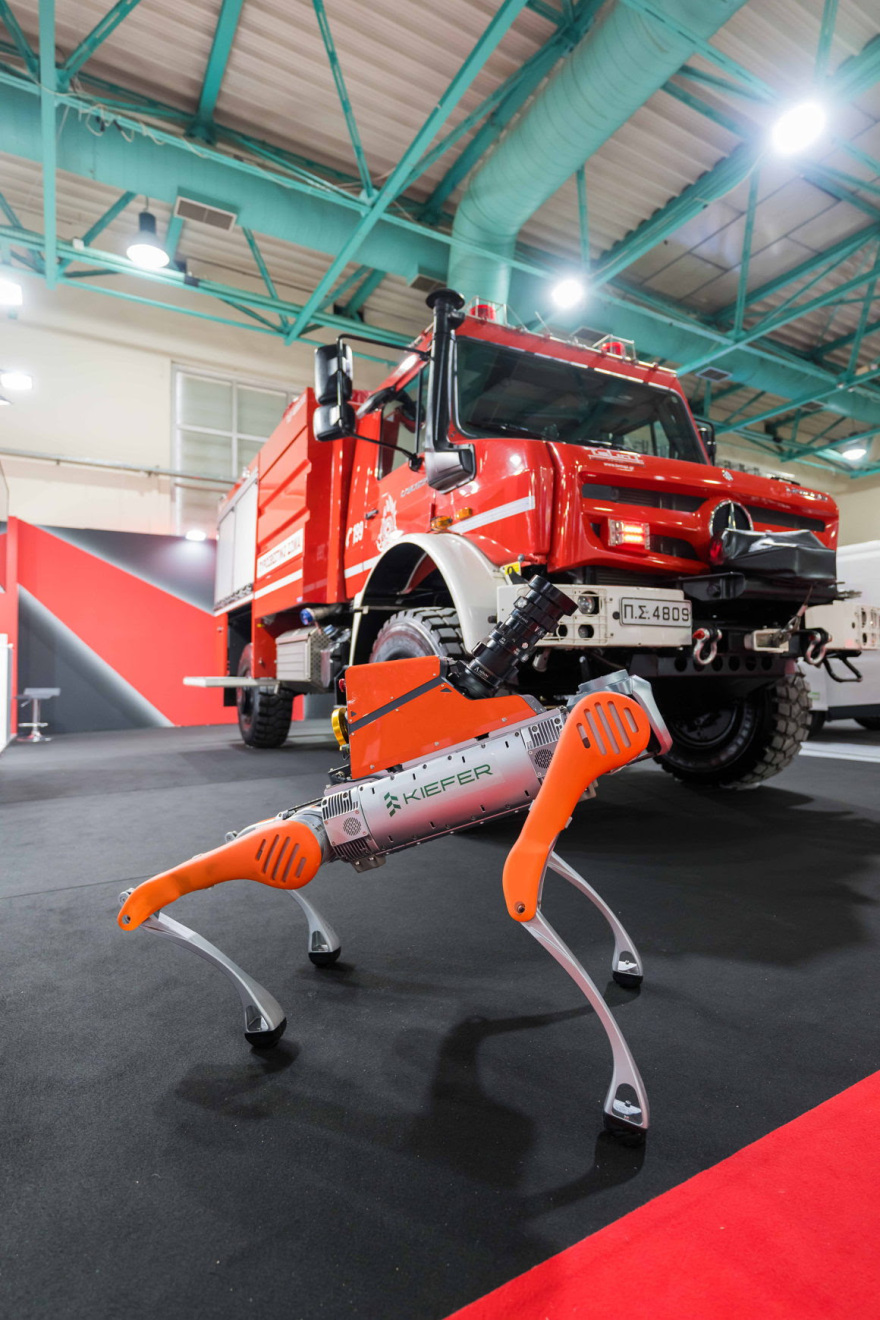 Η KIEFER στην InterAigis 2026: Παρουσιάστηκε το πρώτο τετράποδο πυροσβεστικό ρομπότ στην Ελλάδα  