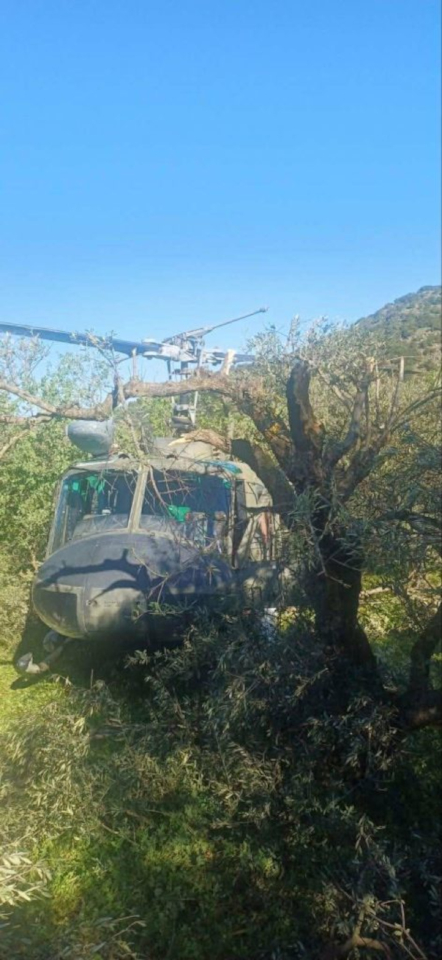 elikoptero-irakleio-1-472x1024