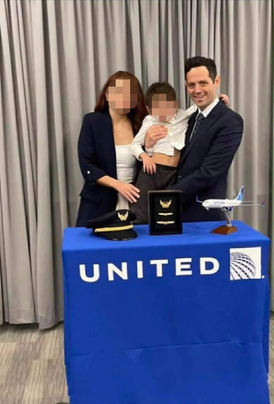 Στο πένθος η Ρόδος για τον 40χρονο πιλότο Βασίλη Βασιλαρά που πέθανε στις ΗΠΑ