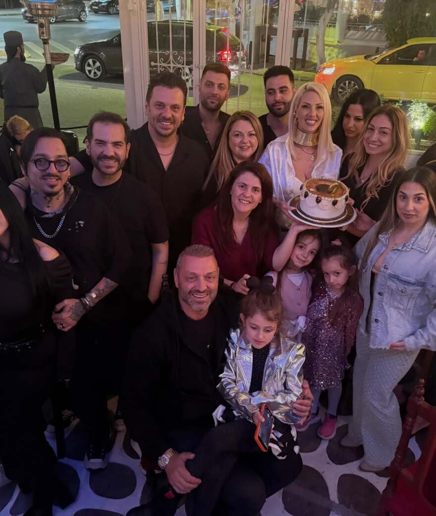 Σάσα Μπάστα: Το πάρτι για τα γενέθλιά της και οι φωτογραφίες με την τούρτα