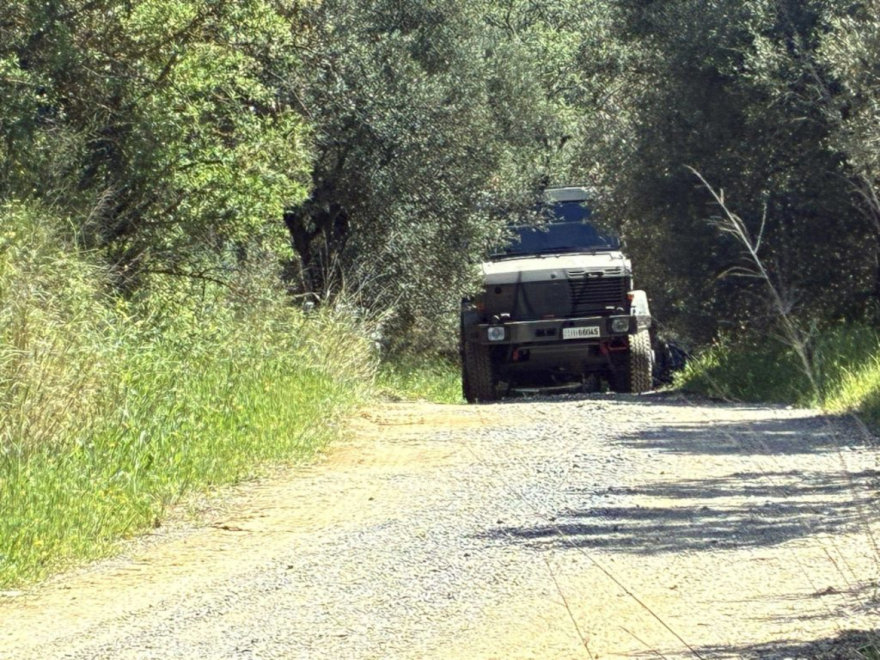 Με Chinook έγινε η απομάκρυνση του ελικοπτέρου που προσγειώθηκε σε ελαιώνα στην Κρήτη, δείτε φωτογραφίες

