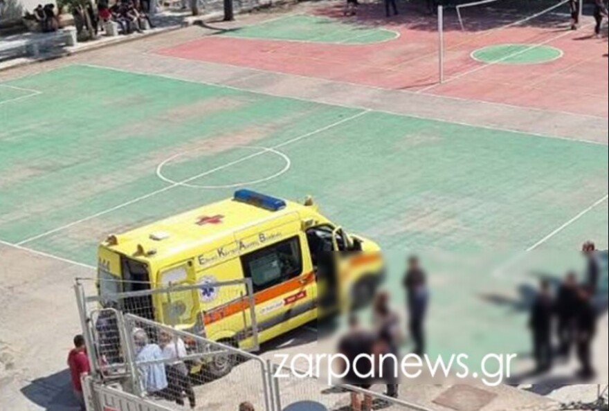 Στο νοσοκομείο δύο μαθητές λυκείου στα Χανιά, ο ένας λιποθύμησε κι ο άλλος έπαθε κρίση πανικού, βίντεο και φωτογραφία