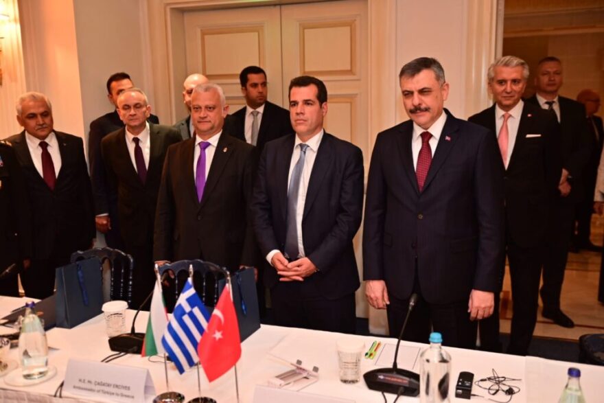 Τριμερής Ελλάδας, Βουλγαρίας, Τουρκίας στην Αθήνα για το μεταναστευτικό - Σκληρή γραμμή και μετρήσιμα αποτελέσματα, λέει ο Πλεύρης 