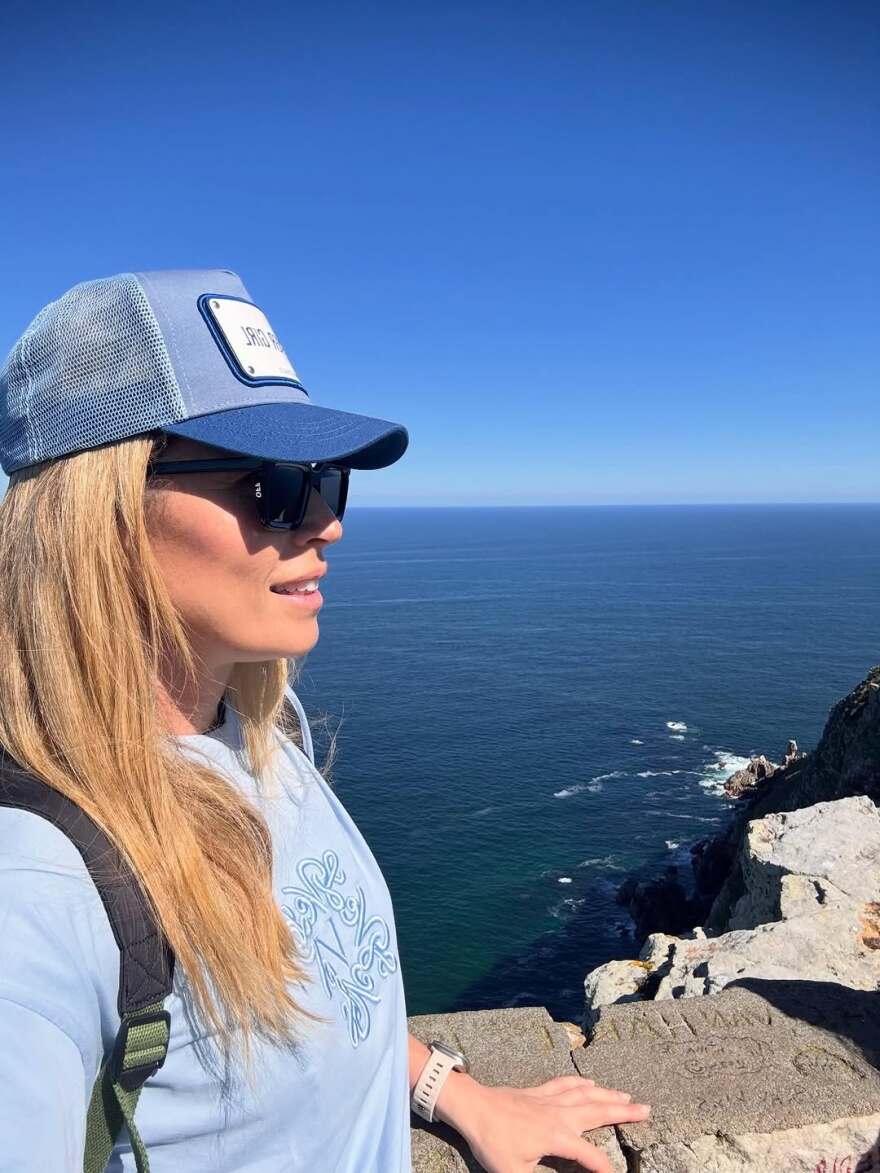 Η Μαριέττα Χρουσαλά πόζαρε με μαγιό στο Κέιπ Τάουν
