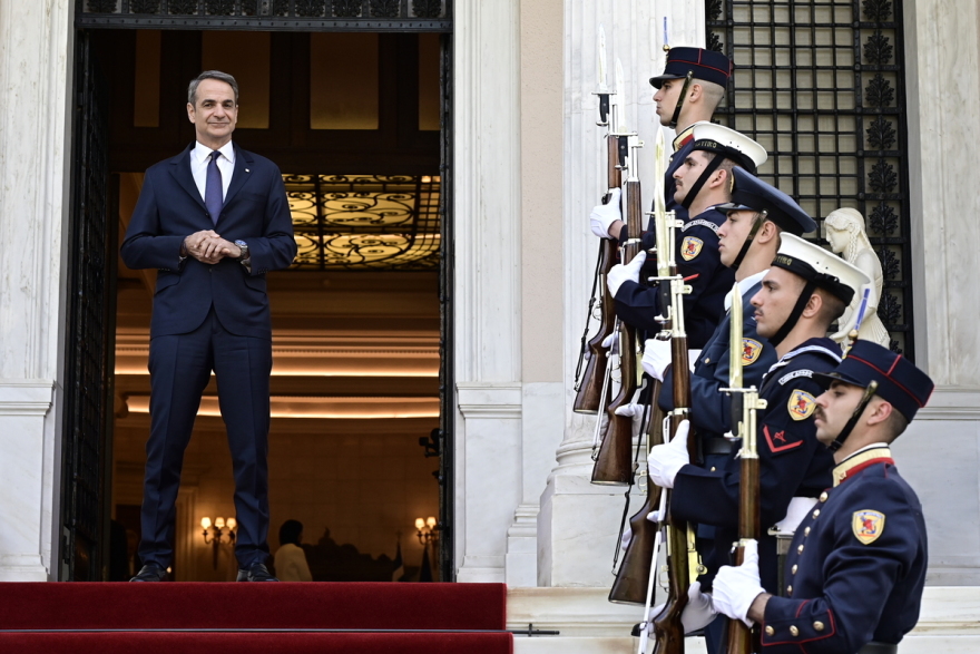 Νέες επενδύσεις, έπαινοι για την ελληνική οικονομία και στήριξη στην κρίση, τα μηνύματα από τη συνάντηση Μητσοτάκη με τον Εμίρη του Κατάρ