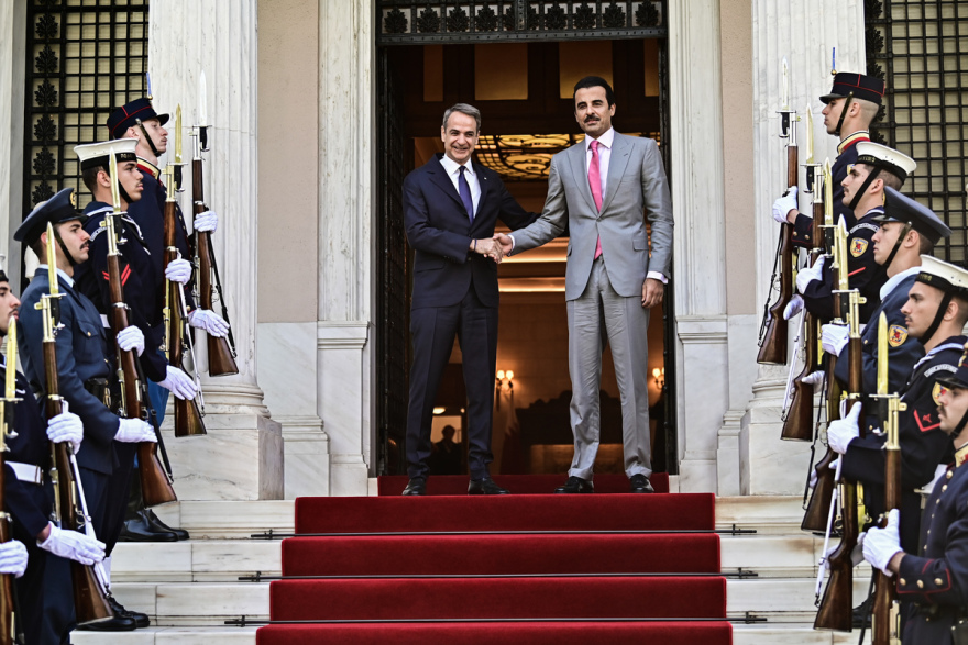 Νέες επενδύσεις, έπαινοι για την ελληνική οικονομία και στήριξη στην κρίση, τα μηνύματα από τη συνάντηση Μητσοτάκη με τον Εμίρη του Κατάρ