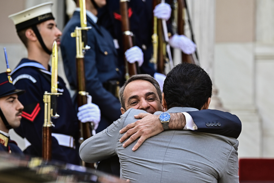 Νέες επενδύσεις, έπαινοι για την ελληνική οικονομία και στήριξη στην κρίση, τα μηνύματα από τη συνάντηση Μητσοτάκη με τον Εμίρη του Κατάρ