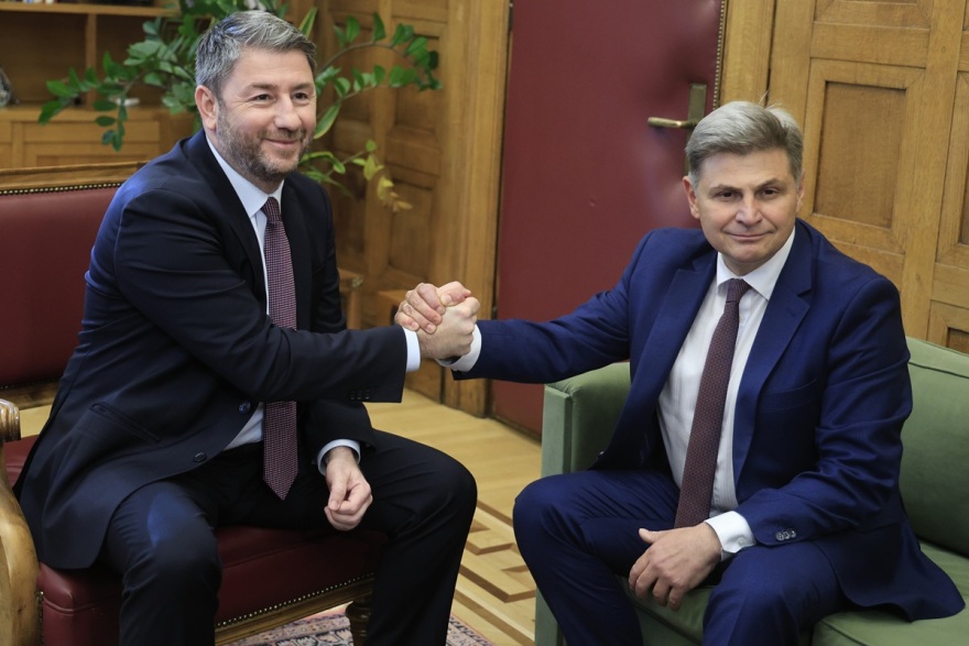 Eπίσημα στο ΠΑΣΟΚ ο Φαραντούρης, συναντήθηκε με τον Ανδρουλάκη