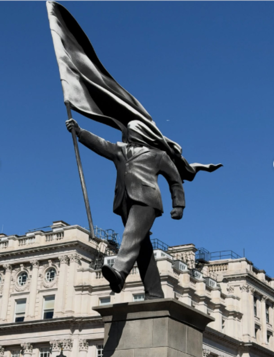 Banksy: Ξαναχτύπησε στην καρδιά του Λονδίνου με ένα άγαλμα που καταγγέλλει τον εθνικισμό 