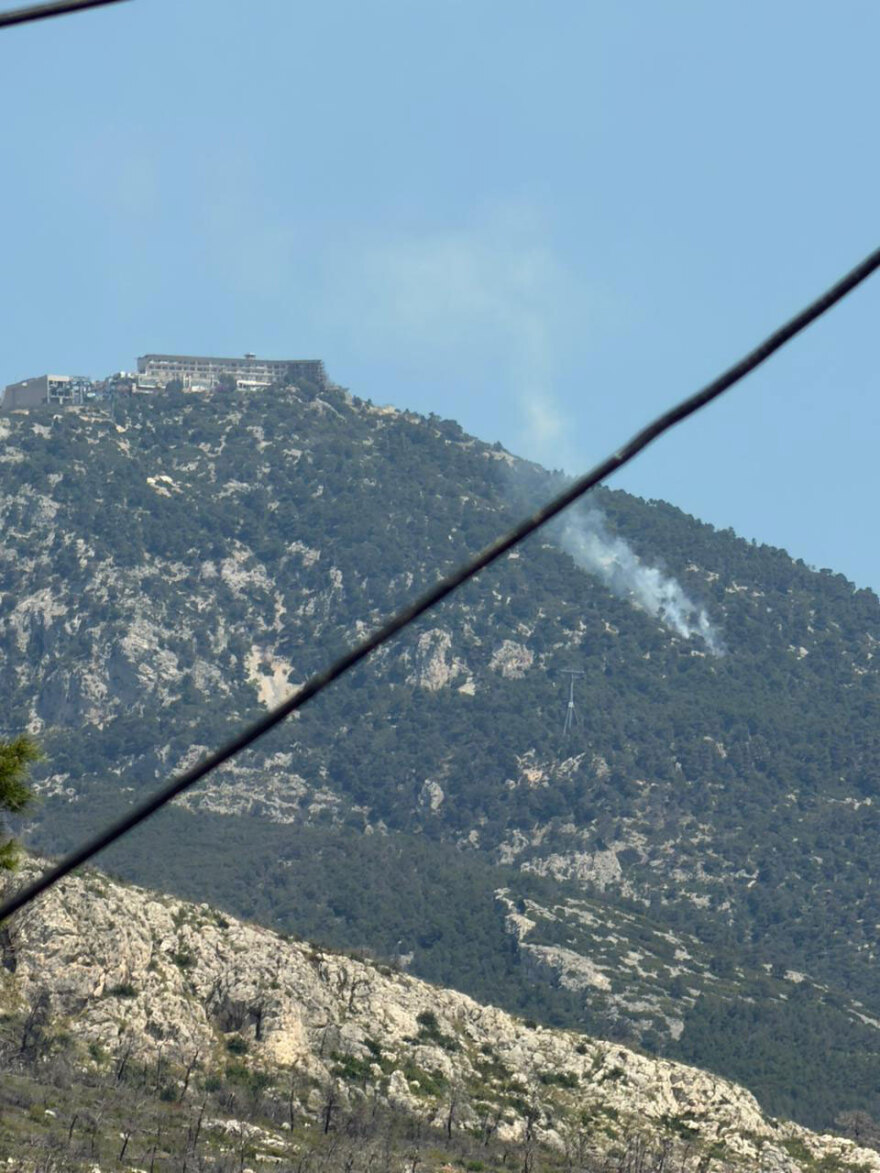 Φωτιά τώρα στην Πάρνηθα: Επιχειρούν ισχυρές δυνάμεις της πυροσβεστικής και 4 αεροσκάφη, δείτε βίντεο
