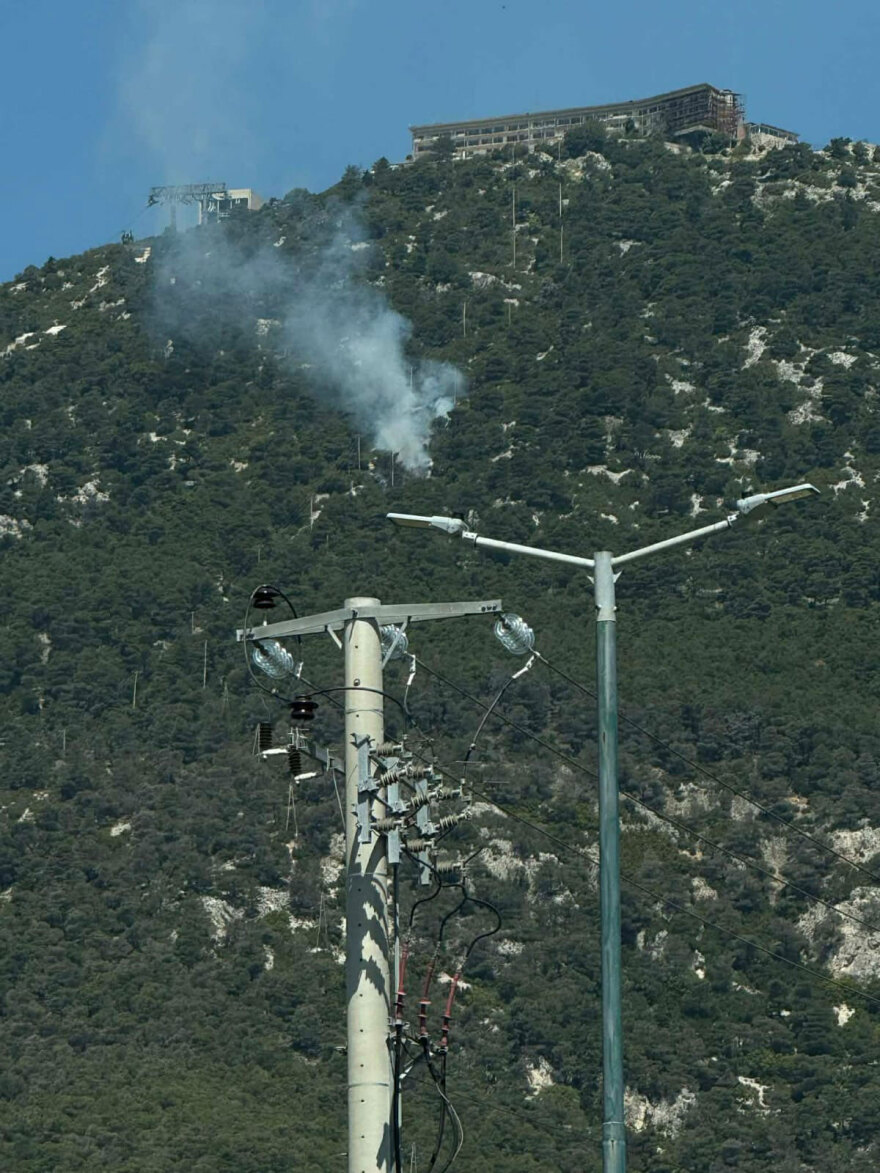 Φωτιά τώρα στην Πάρνηθα: Επιχειρούν ισχυρές δυνάμεις της πυροσβεστικής και 4 αεροσκάφη, δείτε βίντεο
