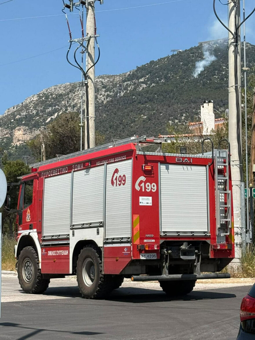 Οροθετήθηκε η φωτιά στην Πάρνηθα, επιχείρησαν ισχυρές δυνάμεις της πυροσβεστικής, δείτε βίντεο
