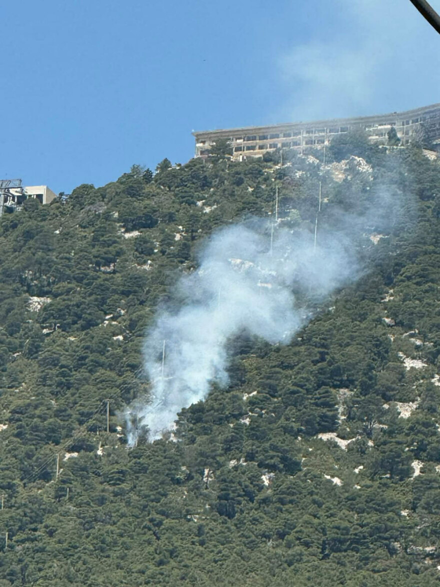 Οροθετήθηκε η φωτιά στην Πάρνηθα, επιχείρησαν ισχυρές δυνάμεις της πυροσβεστικής, δείτε βίντεο
