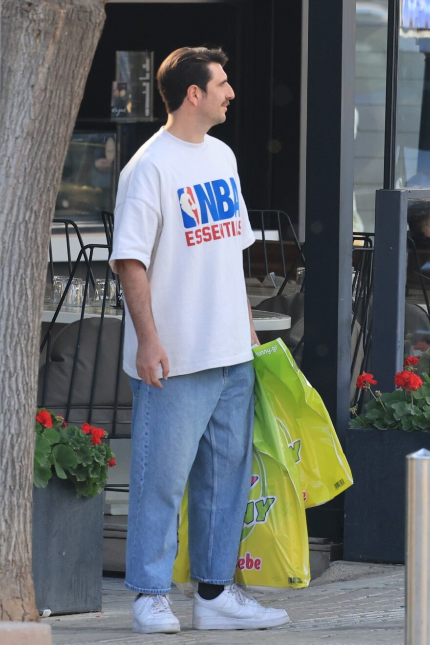 Η κοινή βόλτα του Γιώργου Γεροντιδάκη και της Ντορέττας Παπαδημητρίου για ψώνια, δείτε φωτογραφίες