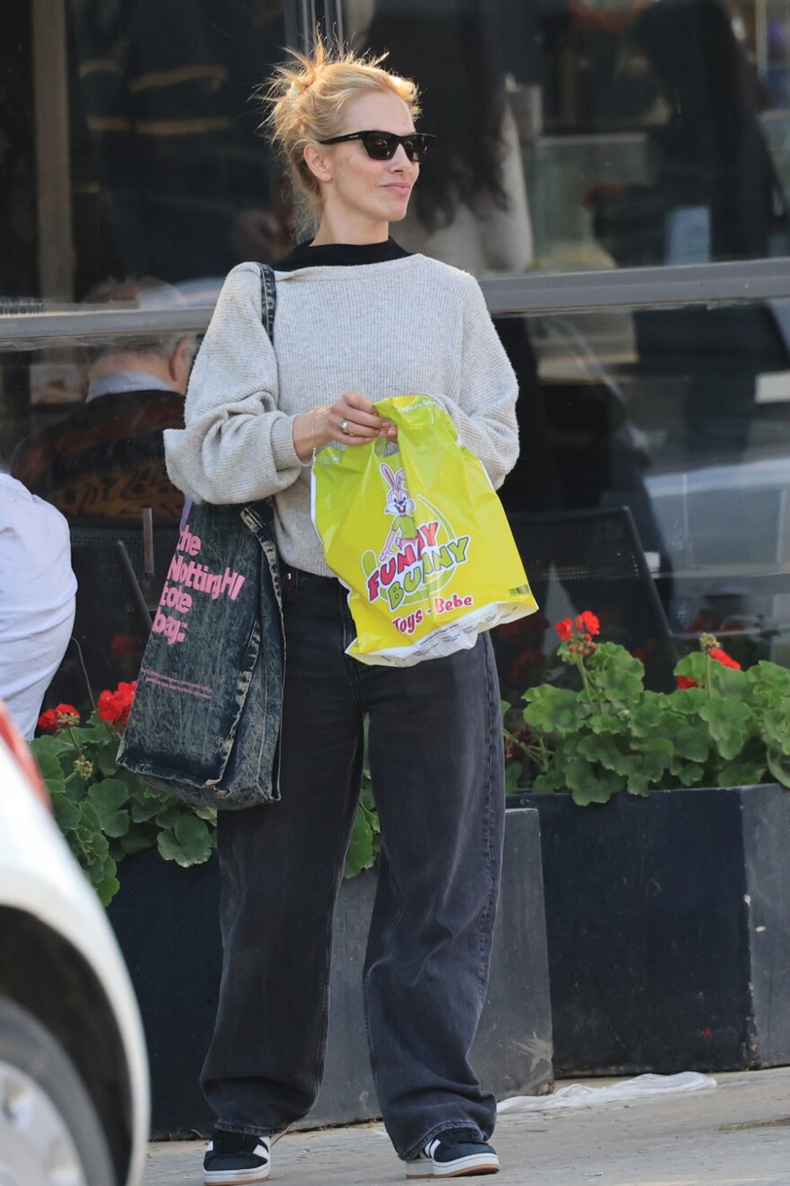 Η κοινή βόλτα του Γιώργου Γεροντιδάκη και της Ντορέττας Παπαδημητρίου για ψώνια, δείτε φωτογραφίες